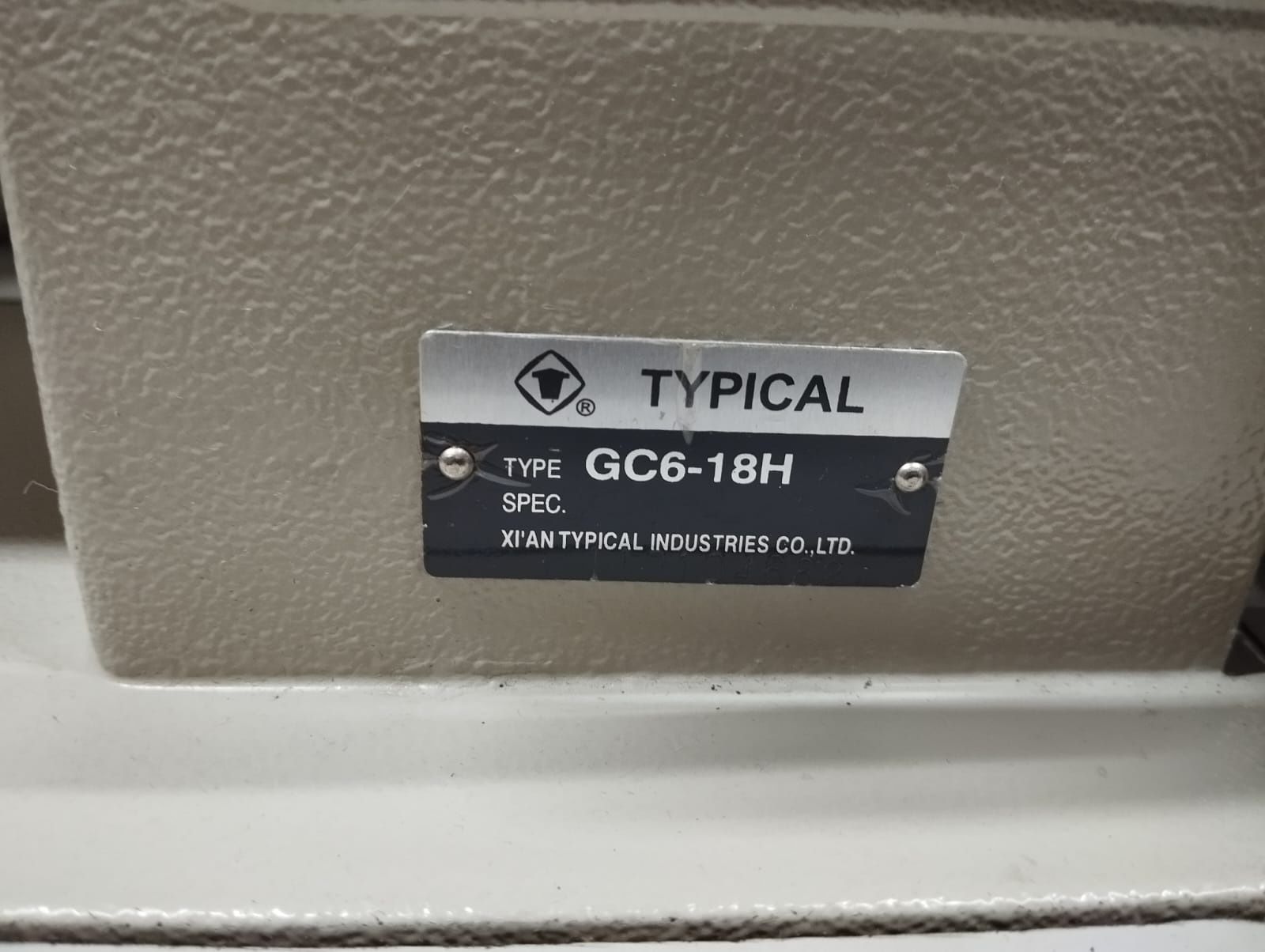 Прямострочная швейная машина Typical GC 6-18 H