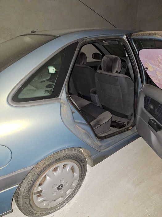 RENAULT Laguna I, in stare buna, pompa de motorina defecta.