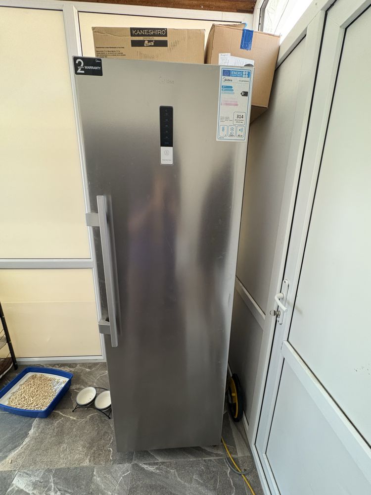 Стоящий морозильник Midea
