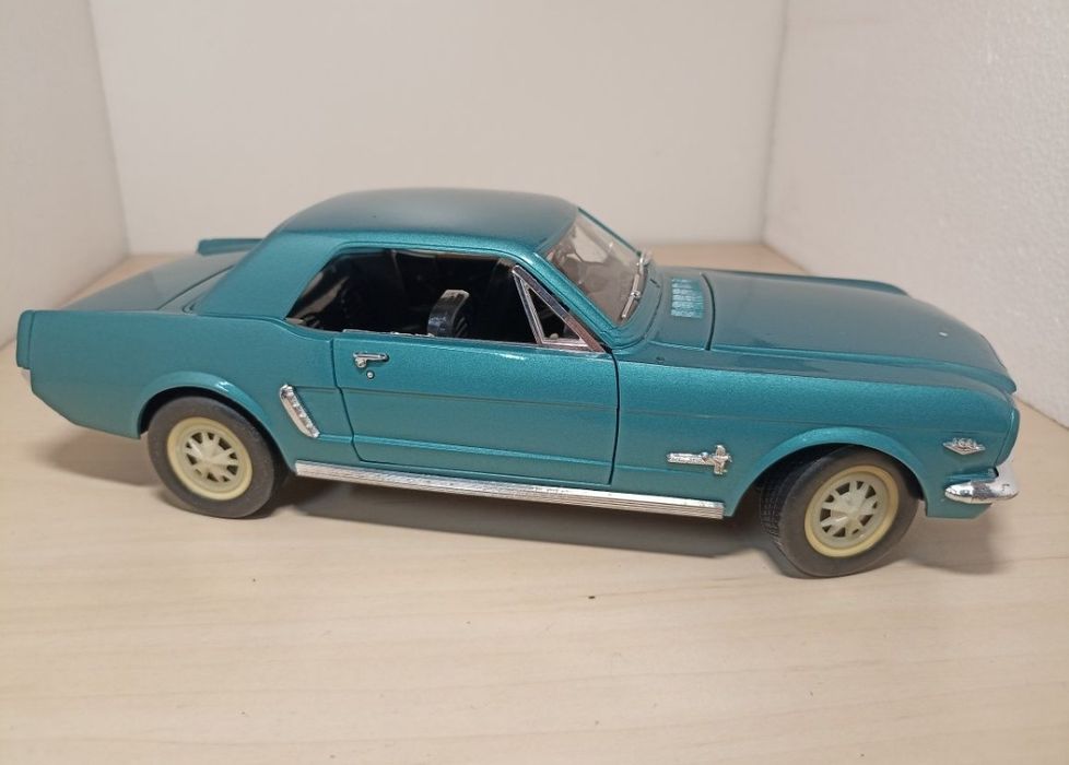 Ford Mustang 1965 mira 1 18
Scara 1/18
MIRA 

Pozele reflectă realitat