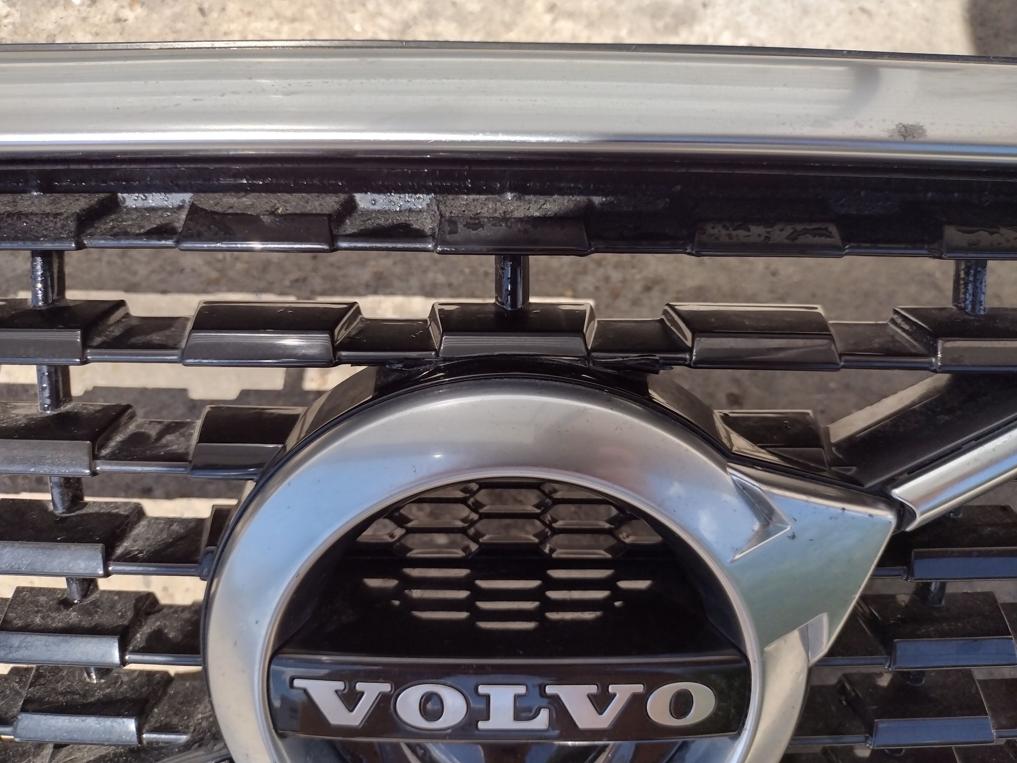 Предна решетка за volvo XC 60 2