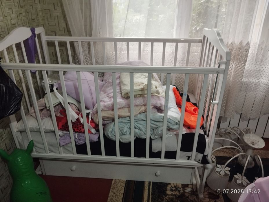 продам детскую кроватку.новая не пользовались.