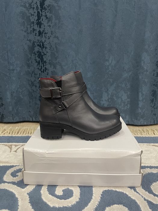 Продам женскую осеннюю обувь 36 р, Уральск