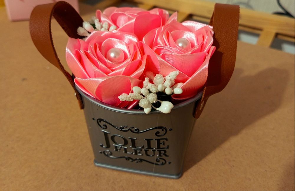 Подарък за всеки повод от сатенени рози