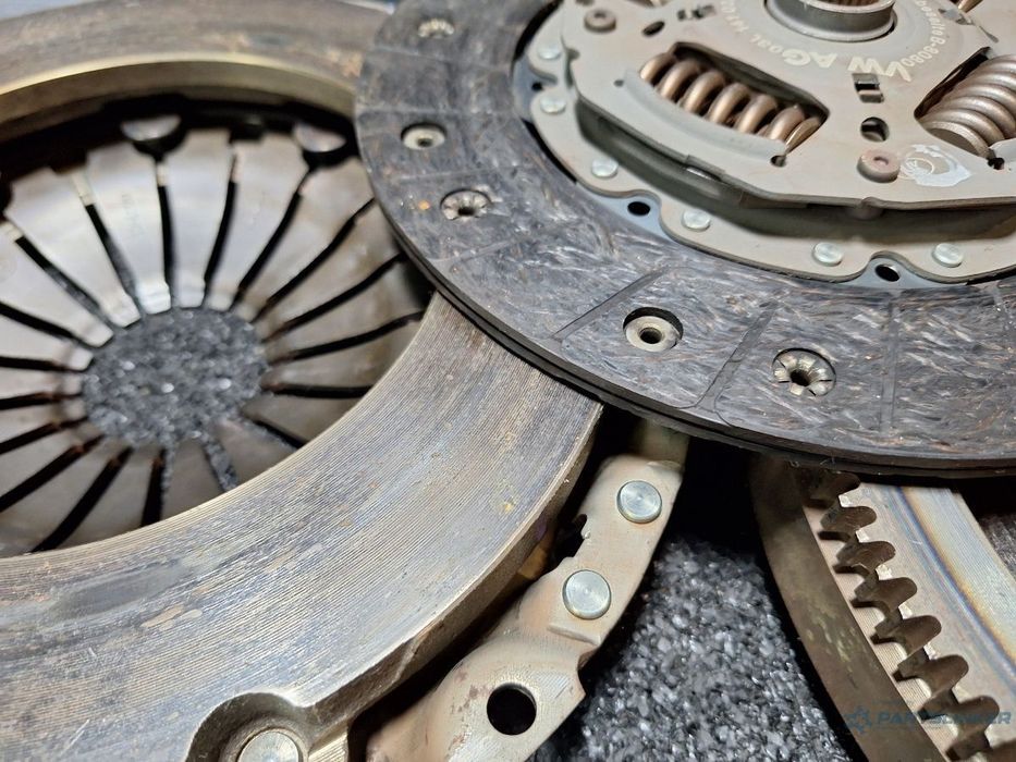 Kit ambreiaj VOLKSWAGEN JETTA IV 162, 163, AV3, AV2 2009 - > TDI CAYC 03L141016J , 03L141025Q