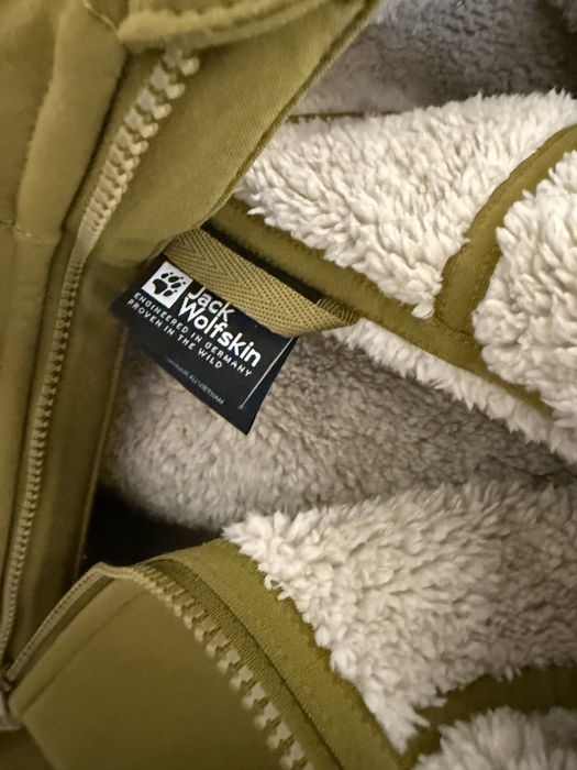 Чисто ново дамско яке jack wolfskin