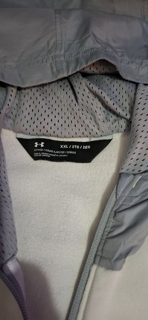 Hanorac cu glugă Under Armou XXL este nou  doar probat de mine o zi