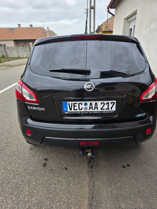 De vinzare Nissan Qashqai 2013 luna 12