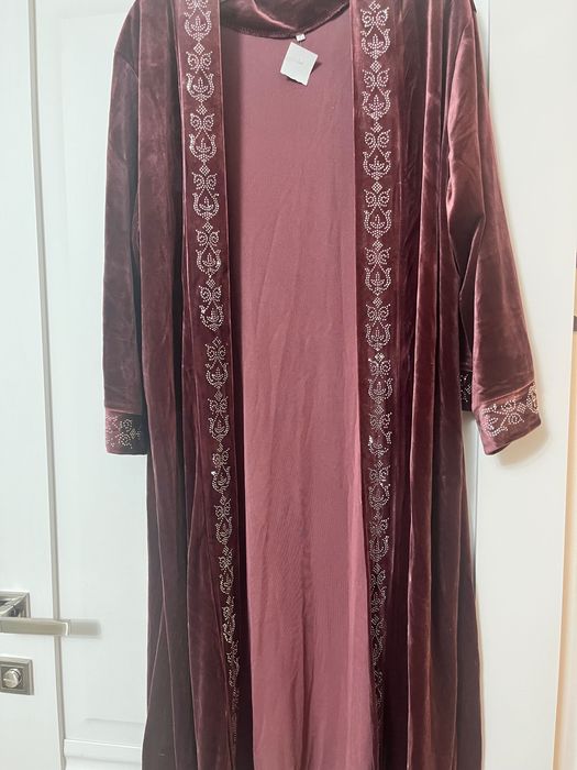 Продаю казахские национальные костюмы на женщин