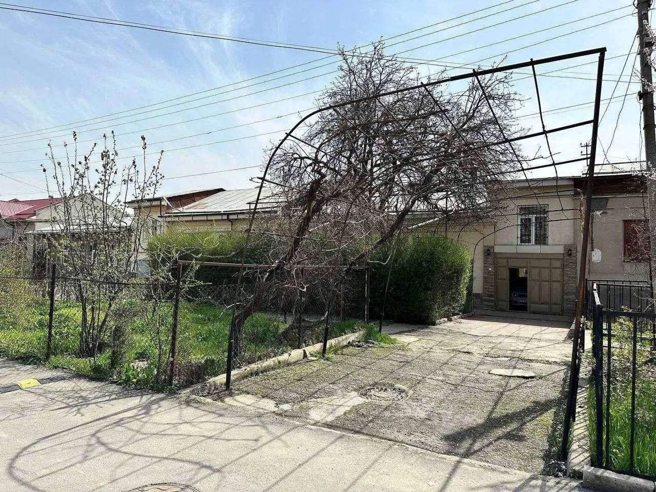 Nukus kinoteatri. Politexnika universiteti roʻparasi.3.6 sotik.
