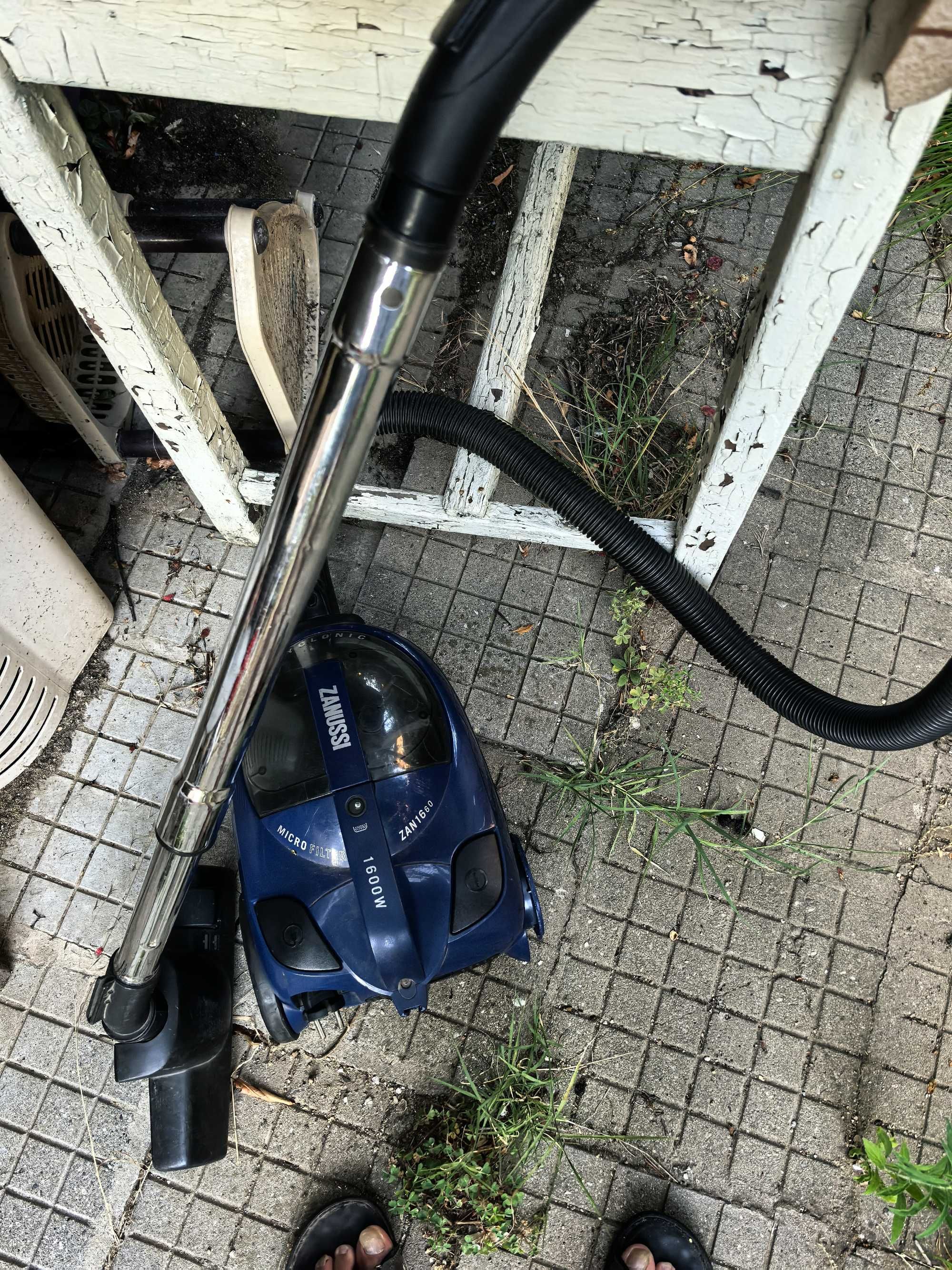 Прахосмукачка Зануси 1600W