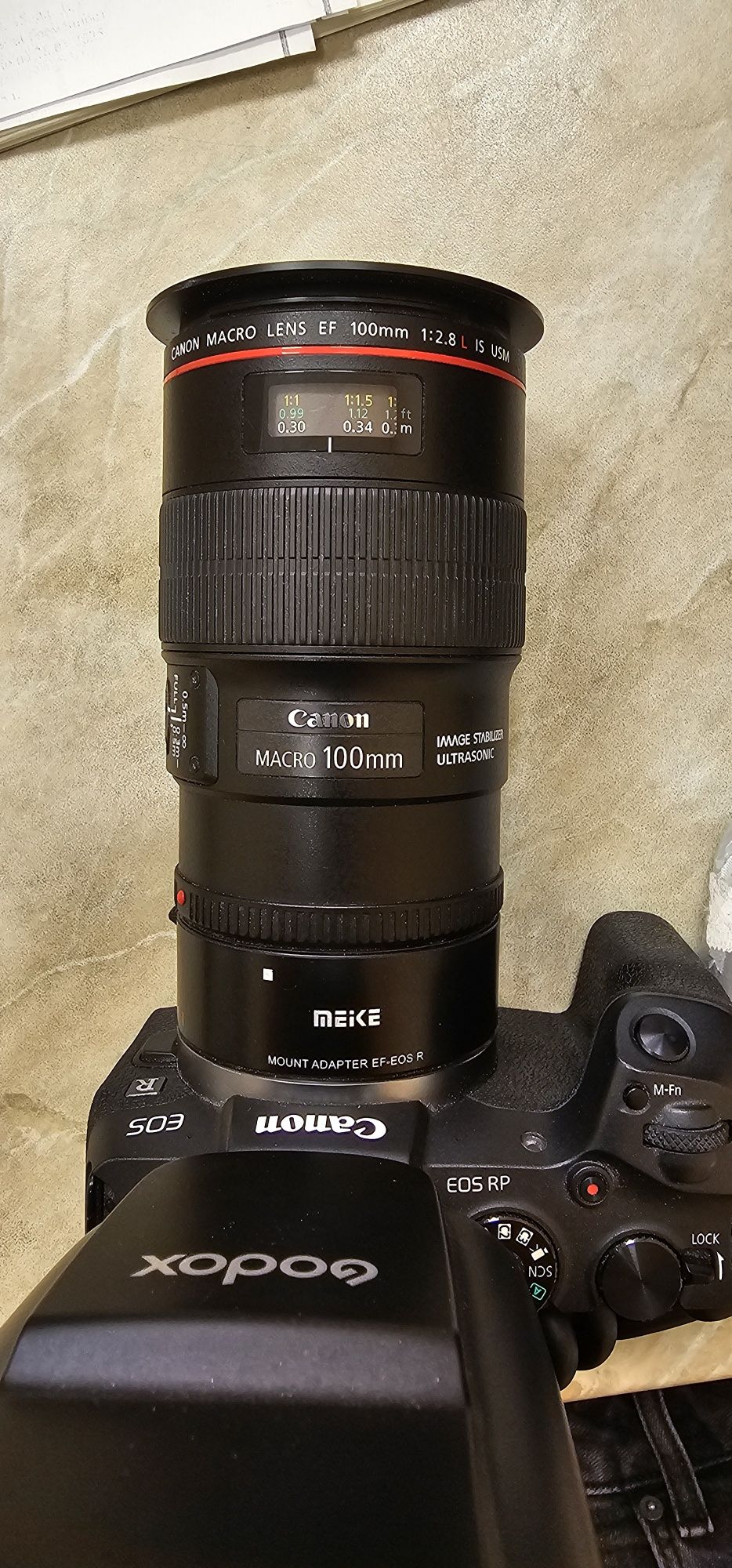Canon EF 100mm 2.8is обектив