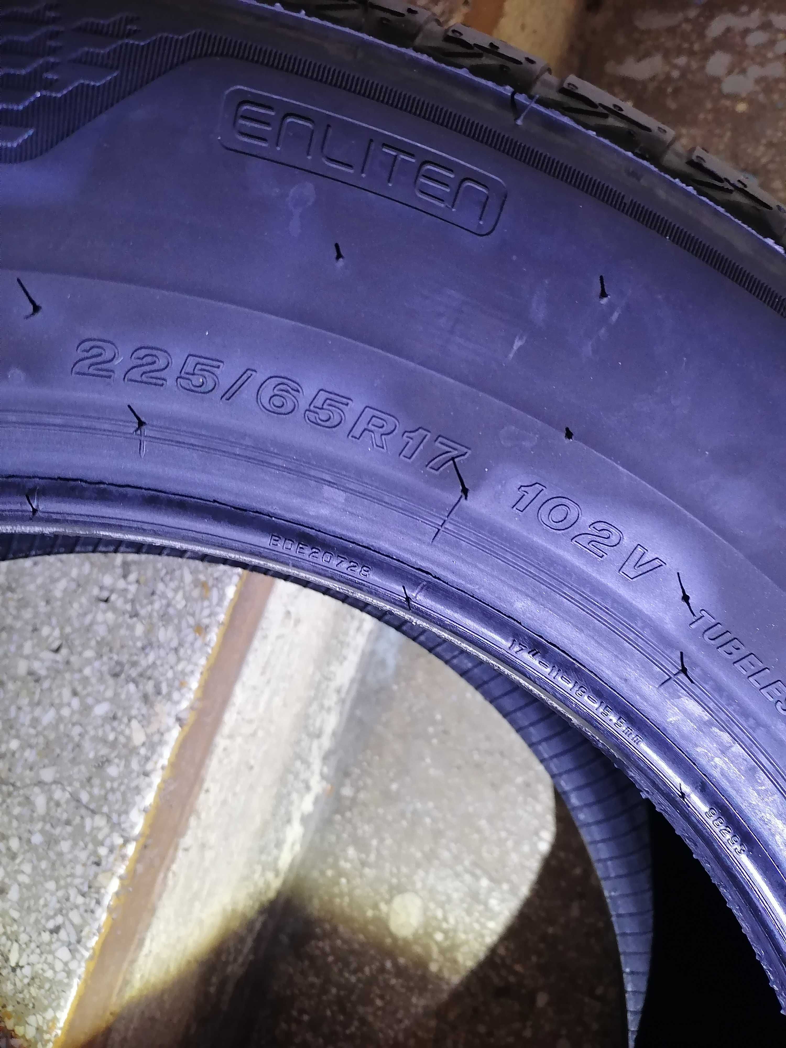 Vand 2 bucati anvelope de vara Bridgestone noi, de vara 225 65 17 102V