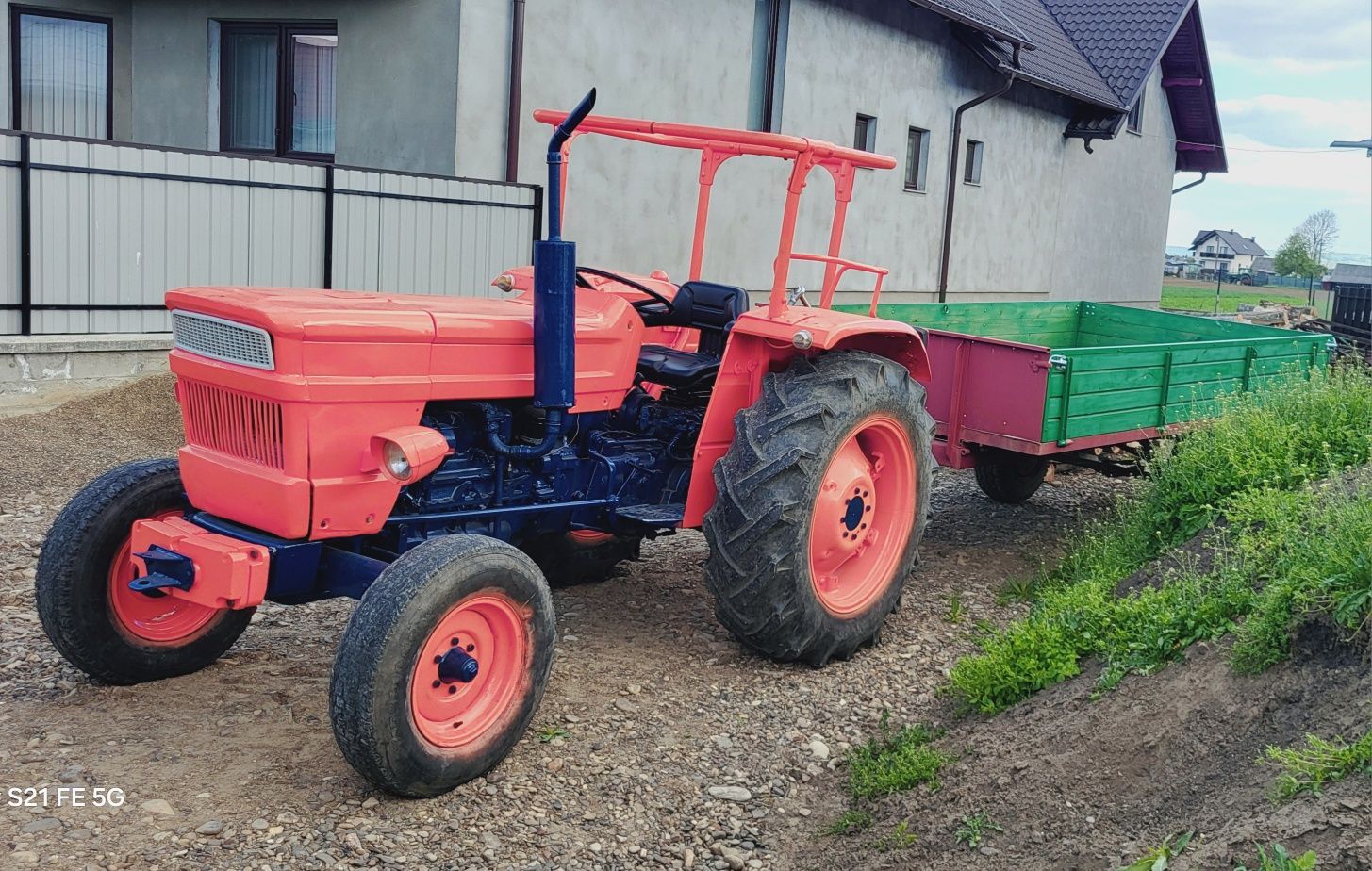 Tractor Fiat 550 și remorcă