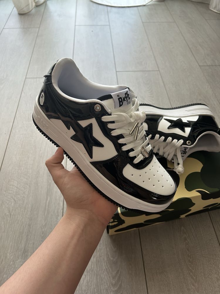 bapesta black and white