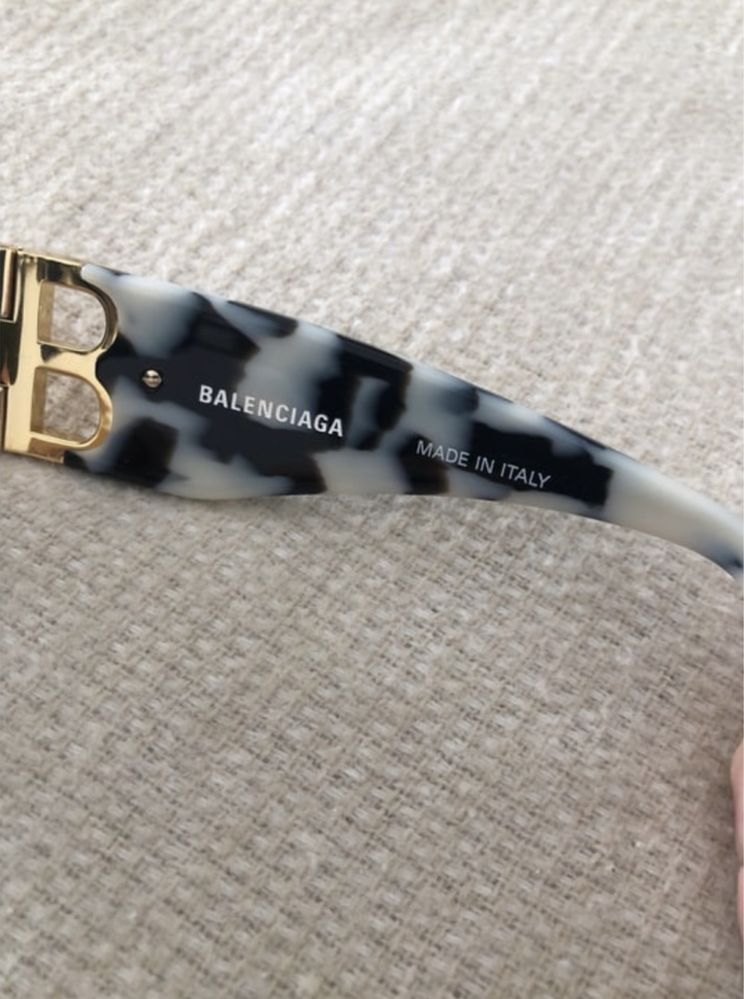 очила balenciaga
