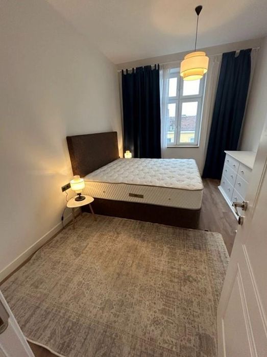 Дава се под наем Тристаен апартамент в София, Център - 74 кв.м за 900 € - Снимка #2