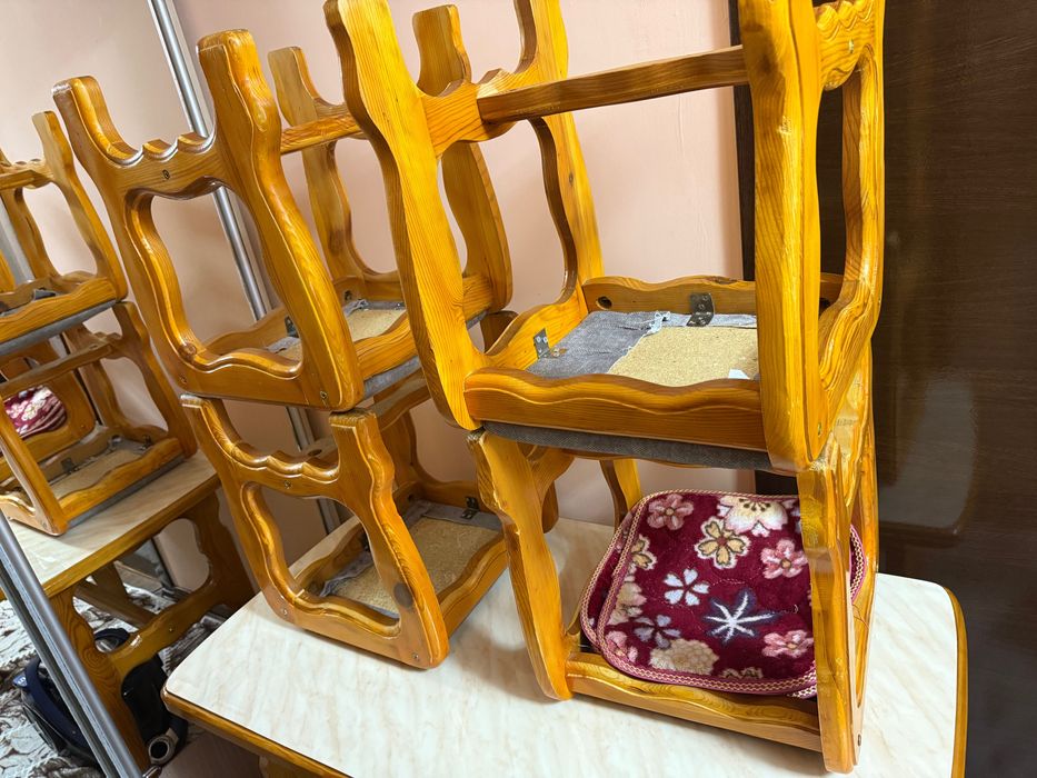 Продаю стол со стульями