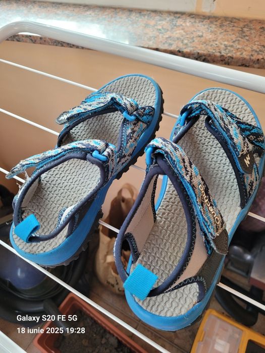 Sandale Quechua Dechatlon 34 aproape noi