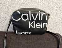 Продавам оригинална чанта Келвин Клайн.