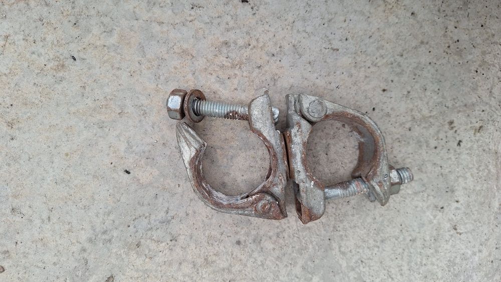 Продавам тръби за скеле и жабки