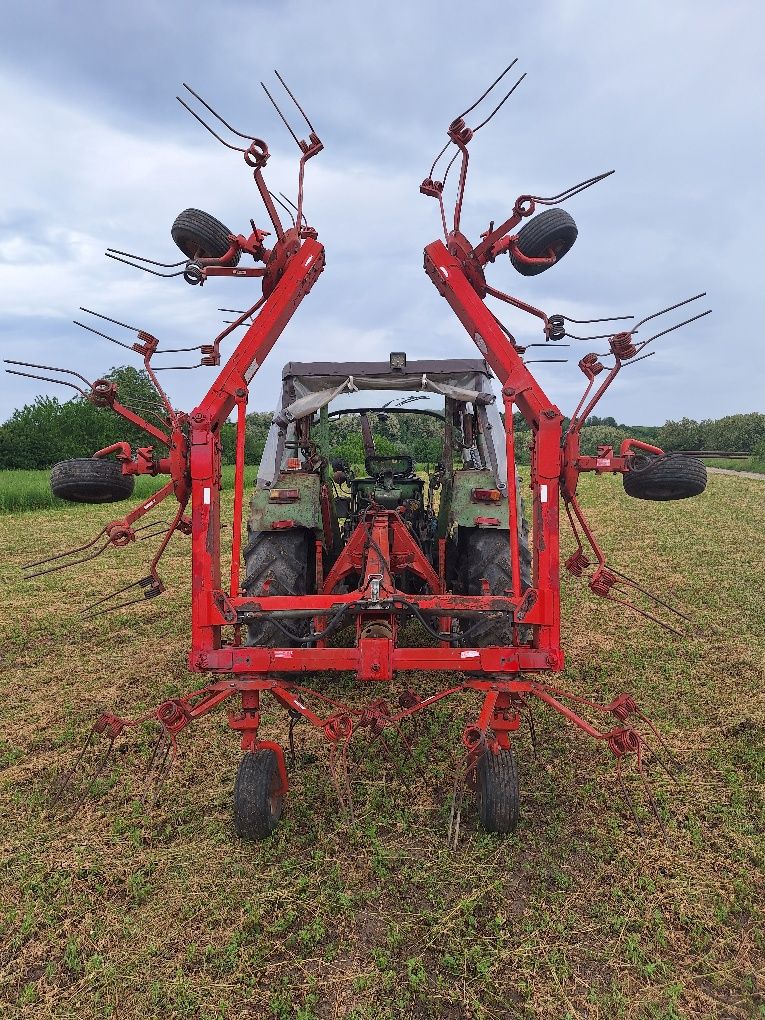 Grebla Greblatoare intors rasfirat imprastiat  Claas Volto 640 Fella