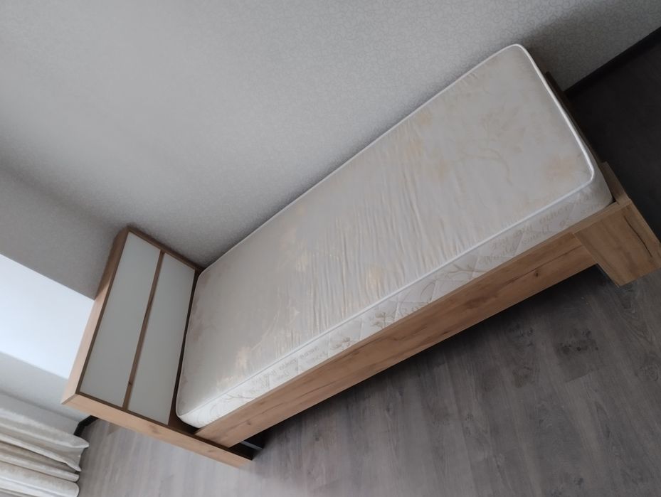 Кровать 2шт, матрац Аскона, всё в хорошем состоянии.