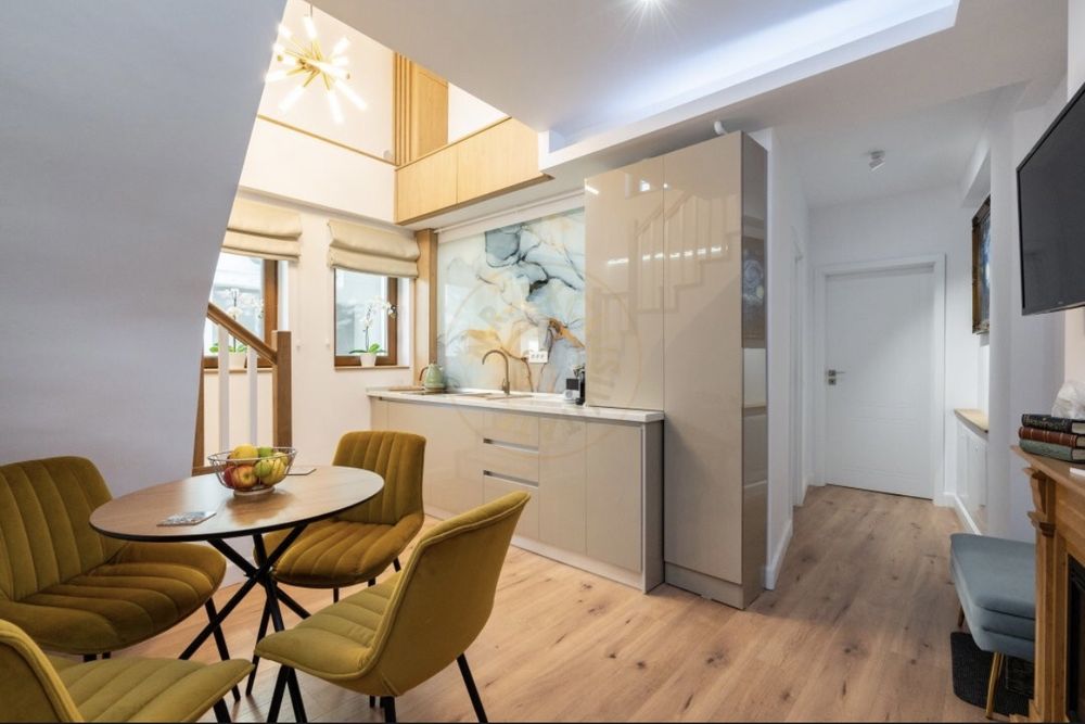 CASA vanzare/CENTRU VECHI/ 8 apartamente la cheie/tot  inchiriat