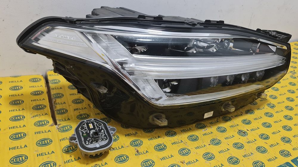Far dreapta full led active Volvo XC90 II 31446688 modul