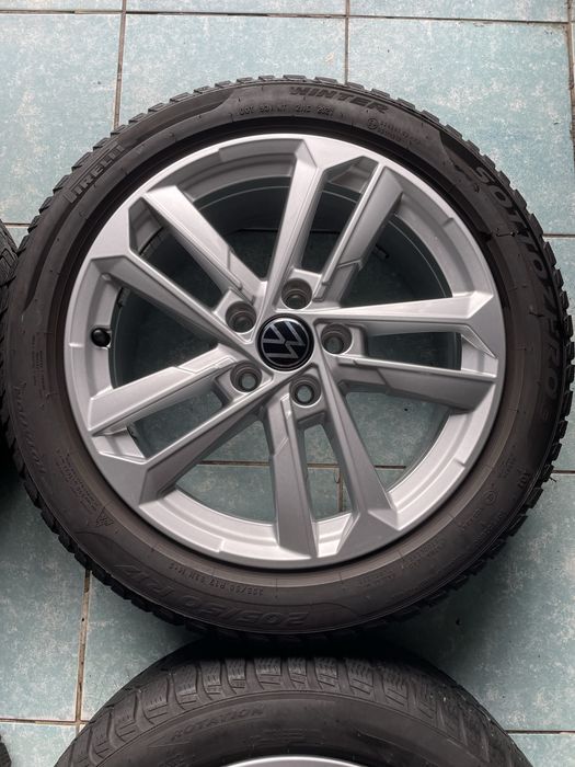 Jante aliaj R17 originale VW Golf Passat CC 205/50/17 Pirelli iarna