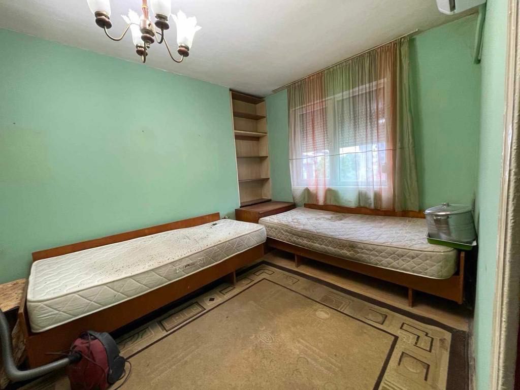 Продава се Тристаен апартамент в Добрич, Център - 87 кв.м за 762 €/кв.м - Снимка #2