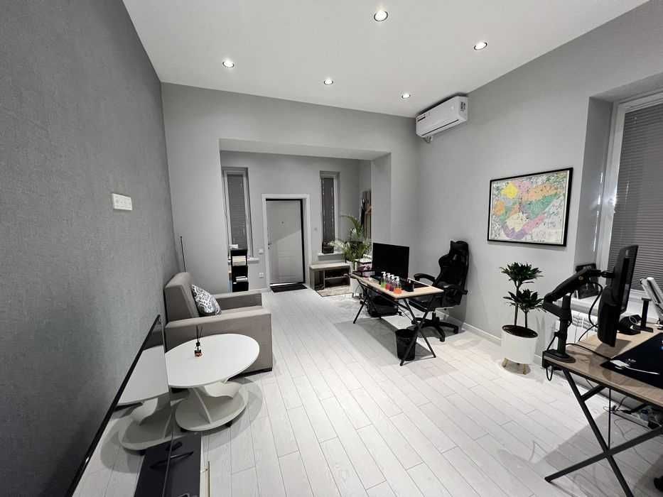 Сдаётся стильное помещение Мирабадский Тарас Шевченко ЦУМ под офис  !