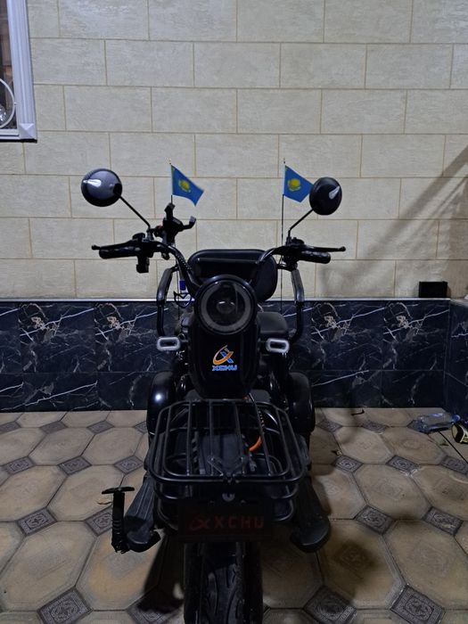 трёхколёсный скутер
максимальная скорость 45 км/час
в подаро