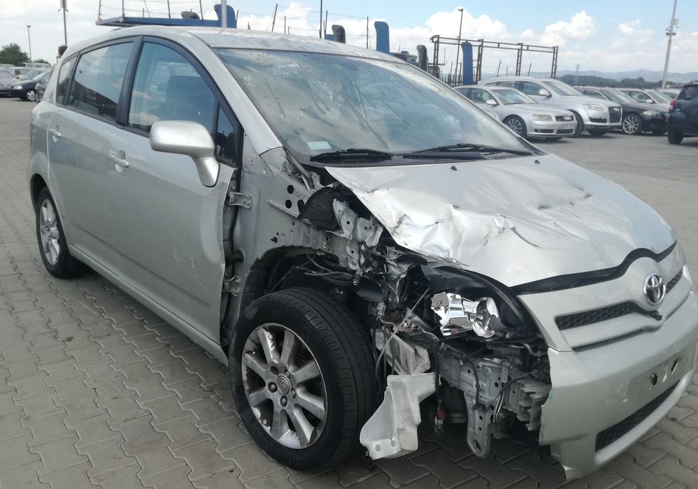 Toyota Corolla Verso 2.2/136кс,na части