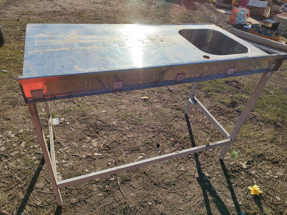 Мивка- маса за каравана или двор