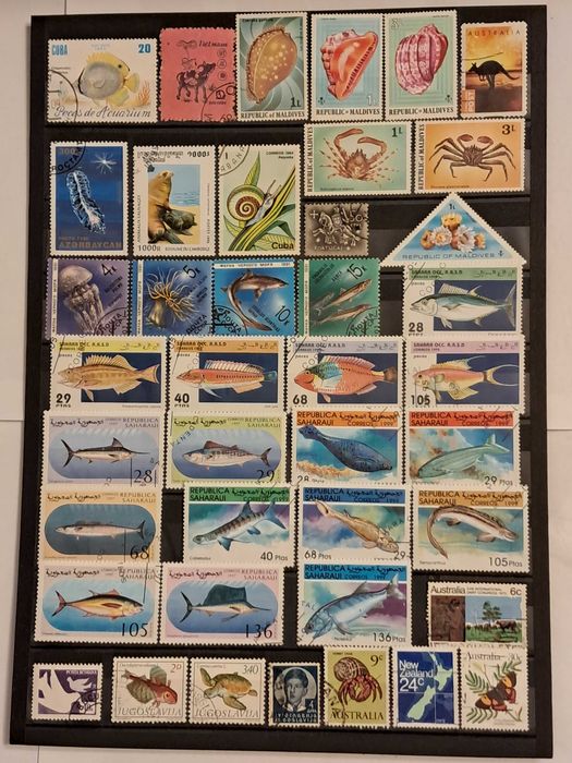 Пощенски марки тема ”Животни”.