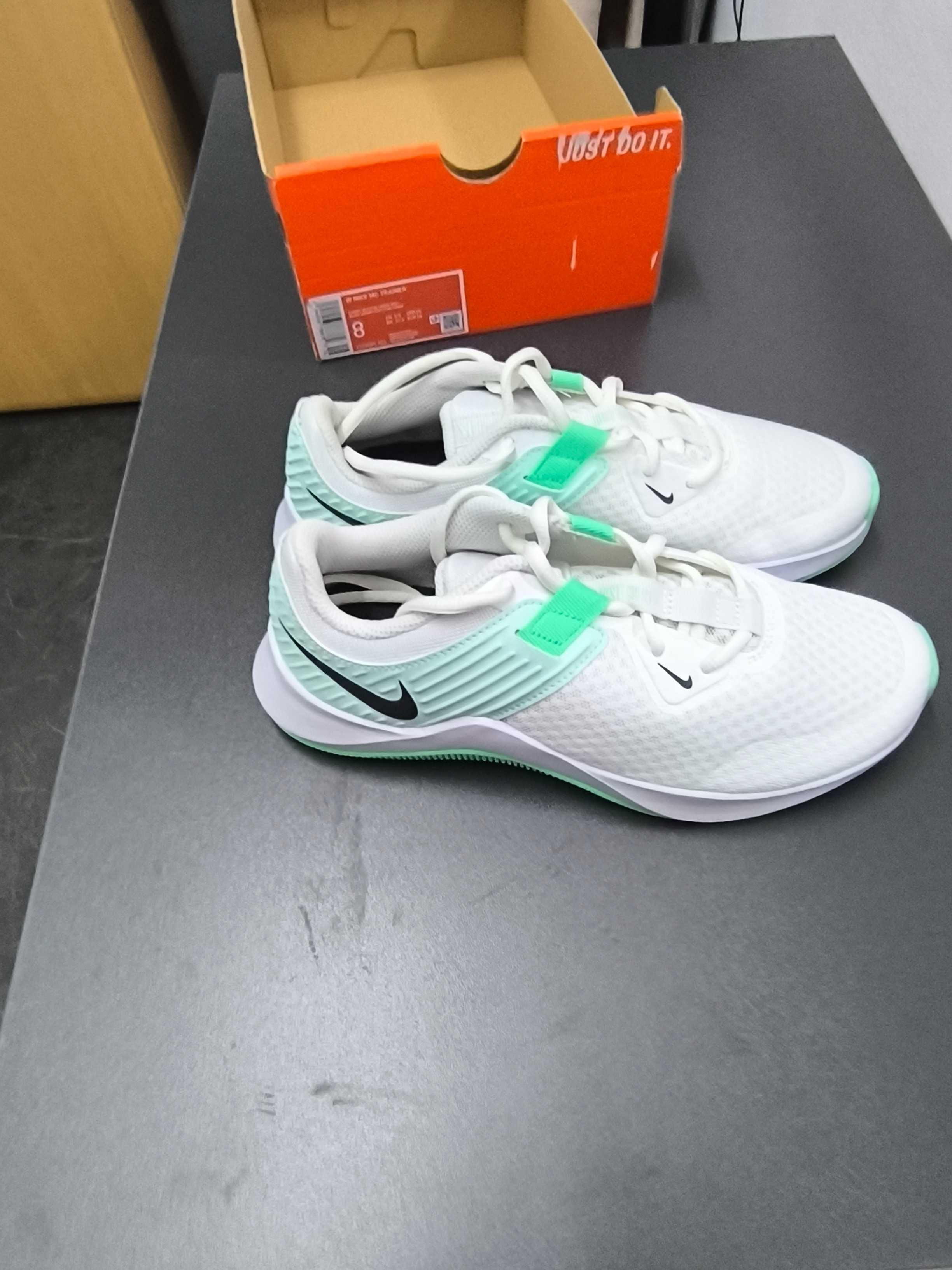 Дамски маратонки Nike