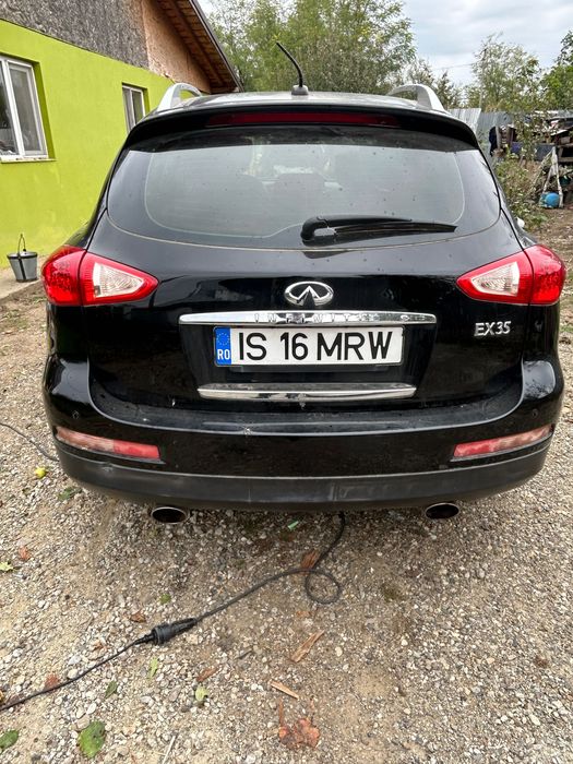 Vând Infiniti 3.5 benzină