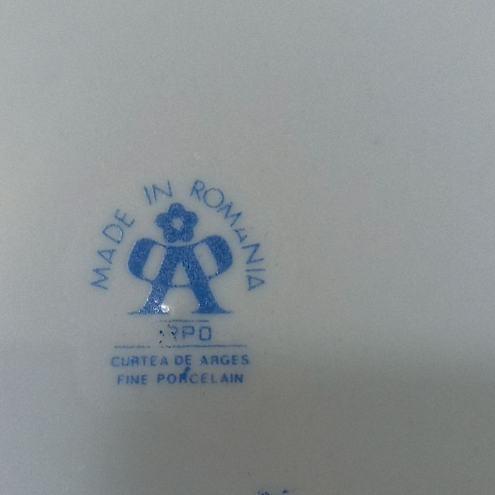 Set din ceramica cu tematică religioasă.