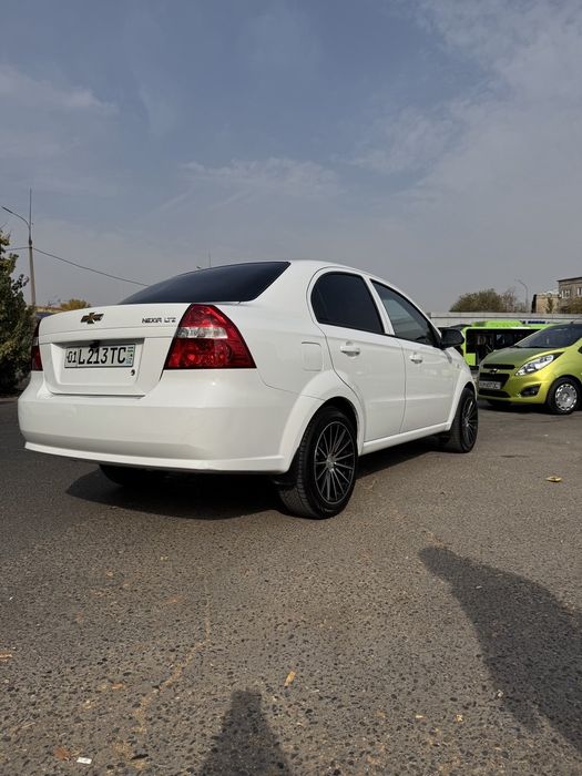 Neksa 3 avtomat Sotiladi