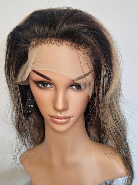 60 см естествена чуплива тъмно кафява перука с руси кичури с дантела