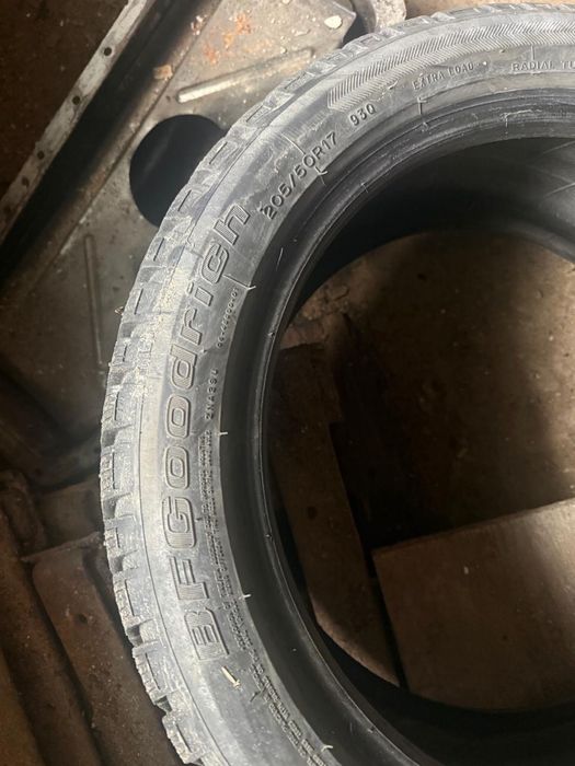 Продам покрышки зимние в хорошем состоянии фирма BFgoodrich