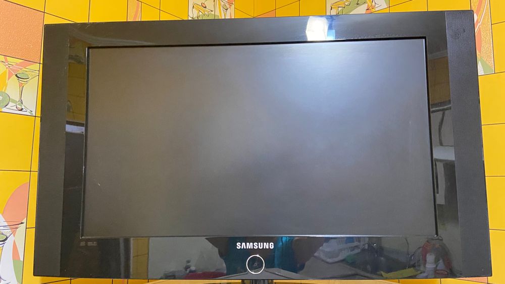 Отдам телевизор нерабочий Самсунг