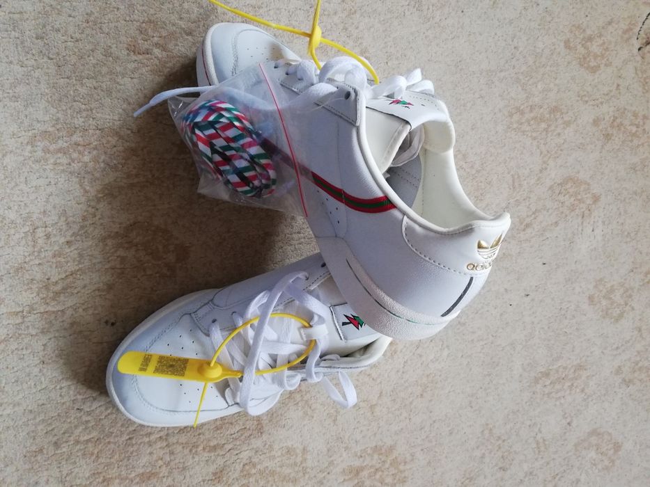 Продам кросы от Adidas коллобарация Merry Christmas