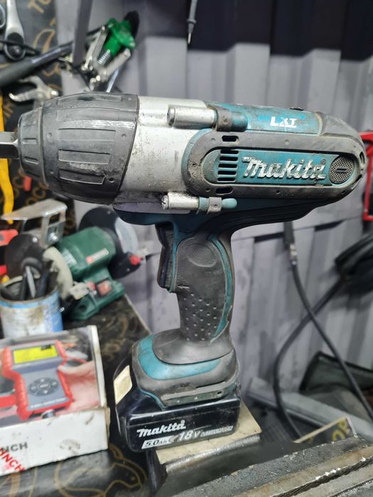 Makita impact XWT04 гаийковерт перфектен 18v