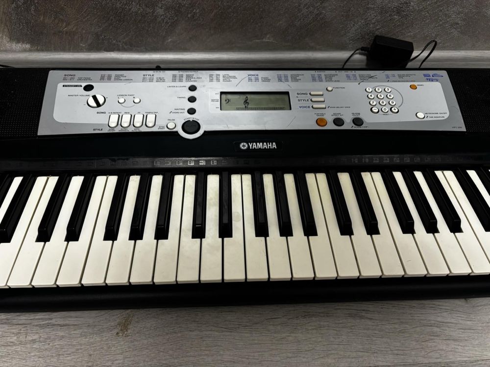 Електричско пияно YAMAHA