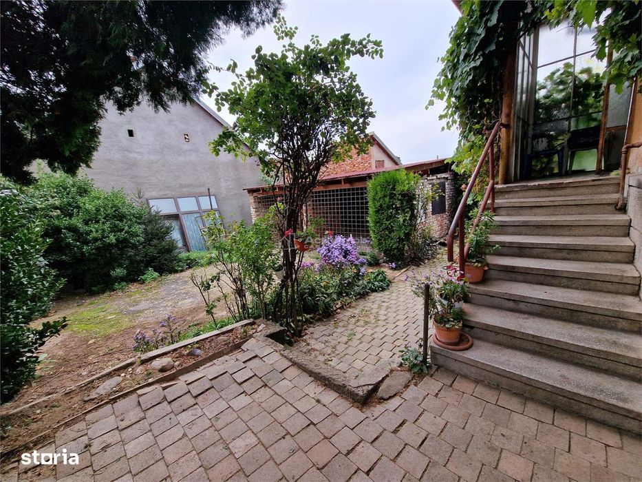 Resita Casa 2 Garaje, Curte si Gradina