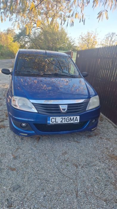 Vând Dacia Logan