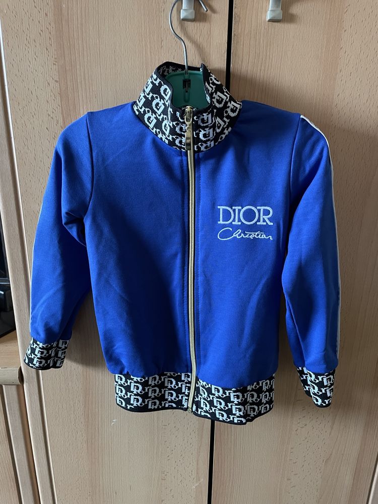 Продавам чисто нов екип Dior