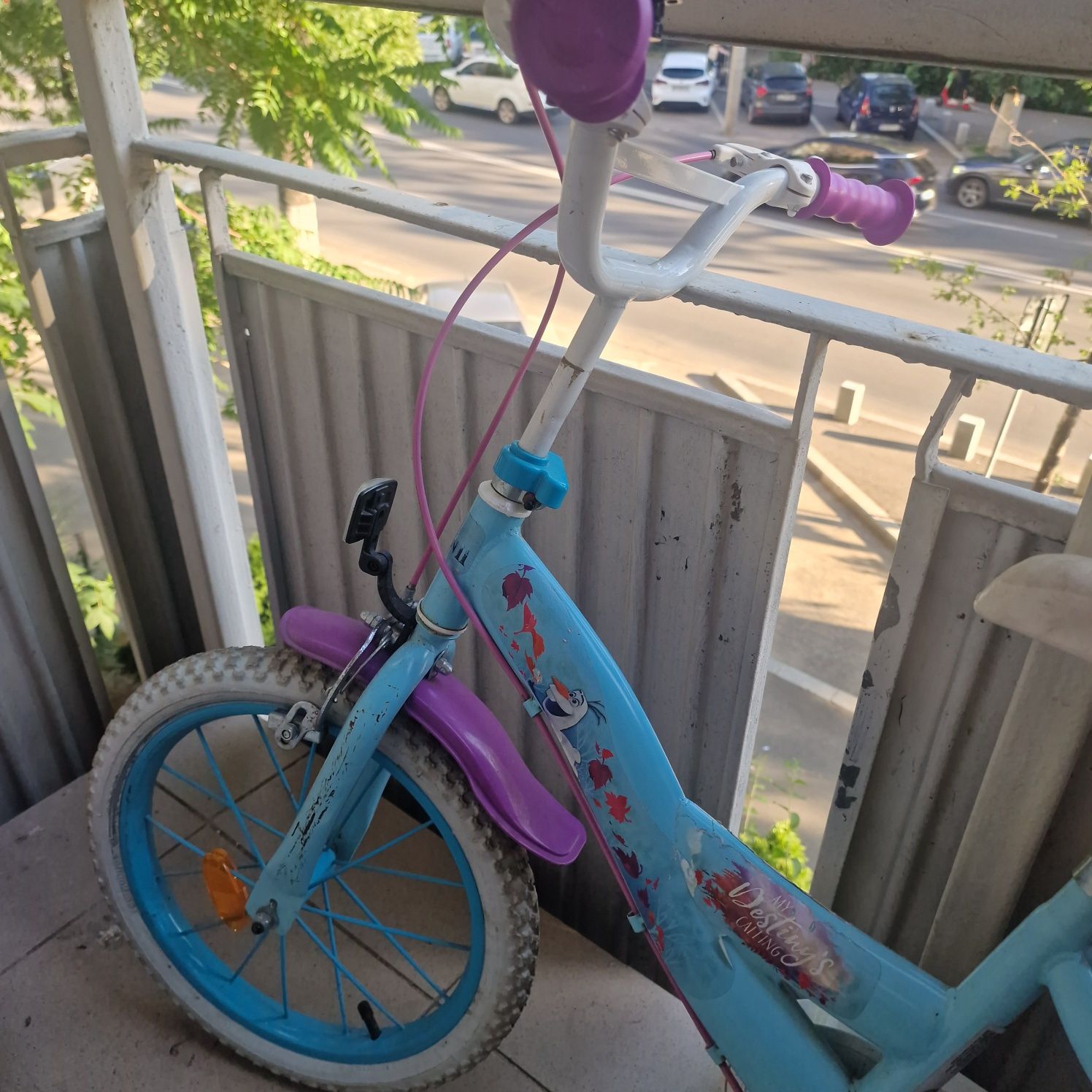 Bicicletă copii 16 inch – culoare albastru/lila, stare bună